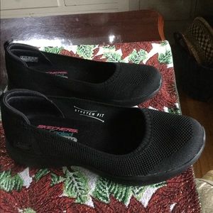 WOMENS BLACK SKECHERS WALKING SLIP ON SIZE 9 EUC
